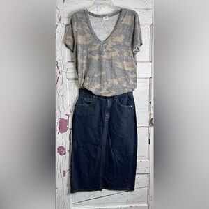 BKE Buckle Gray Camo V-Neck Tee + Denim Skirt MIDI Universal Threads Sz 4